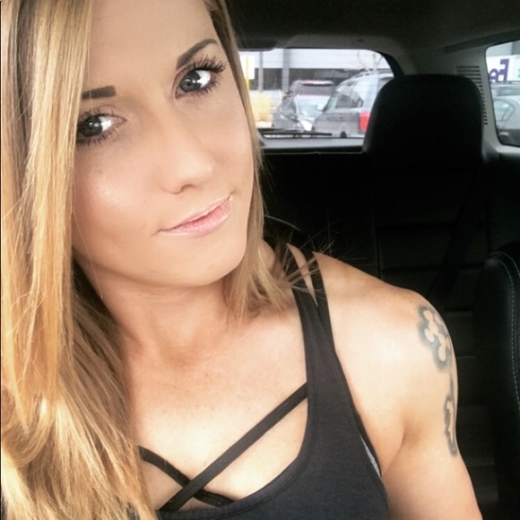 Meet your Posher, Stephanie - Picture 1 of 1